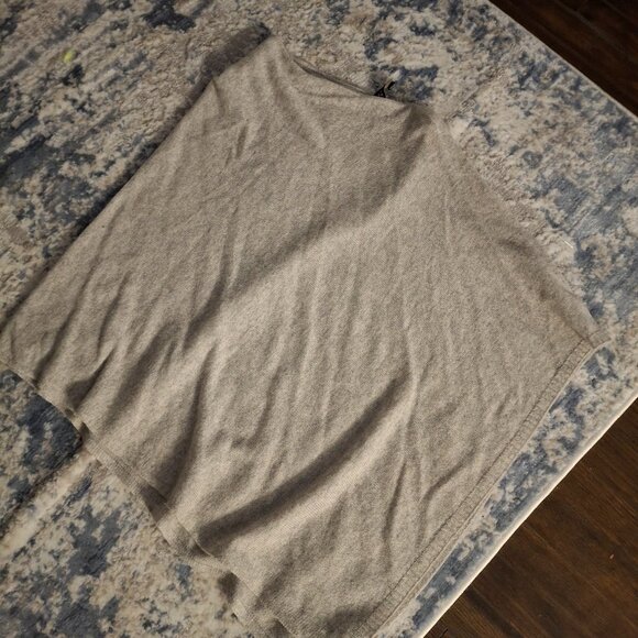 Cashmere Poncho - Picture 2 of 2